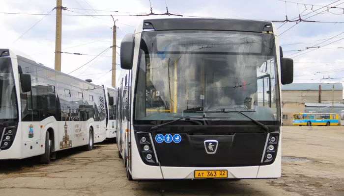 В Барнауле несколько новых автобусов работают без кондукторов