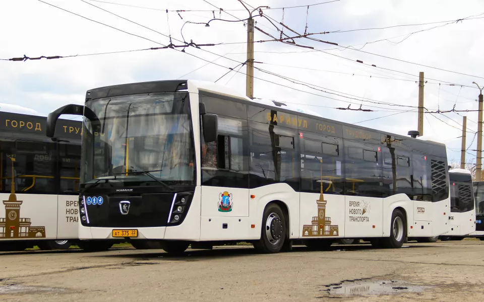 Поставщику новых барнаульских автобусов придется заплатить крупный штраф