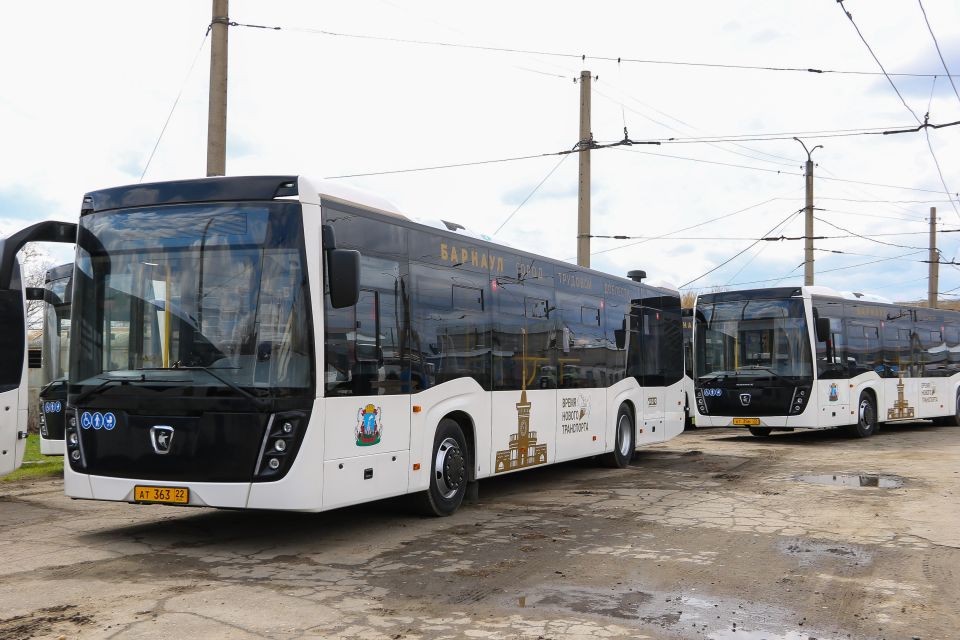Новые автобусы марки НЕФАЗ, закупленные для Барнаула