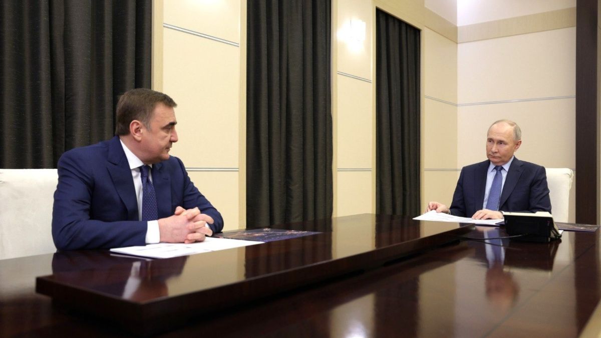 Владимир Путин и губернатор Тульской области Алексей Дюмин