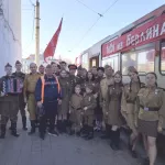 В Барнауле 7 мая по улицам города пустили Трамвай Победы. Фото