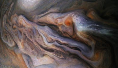 NASA показало закрученные облака на Юпитере