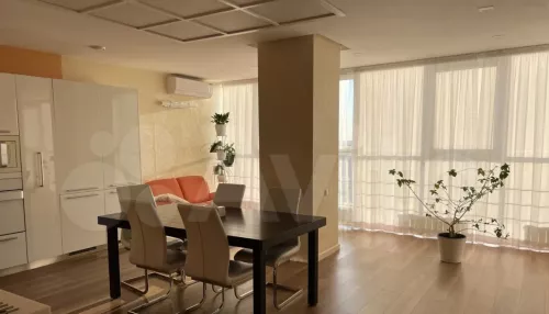 Панорамную пятикомнатную квартиру на двух этажах продают за 20 млн рублей в Барнауле