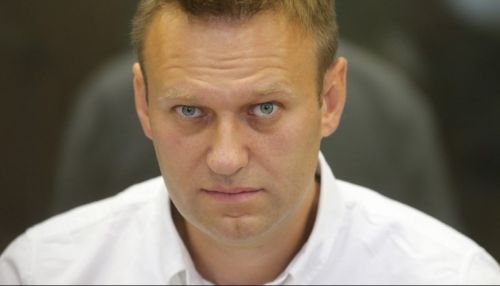 Навальному разрешили выезд за границу