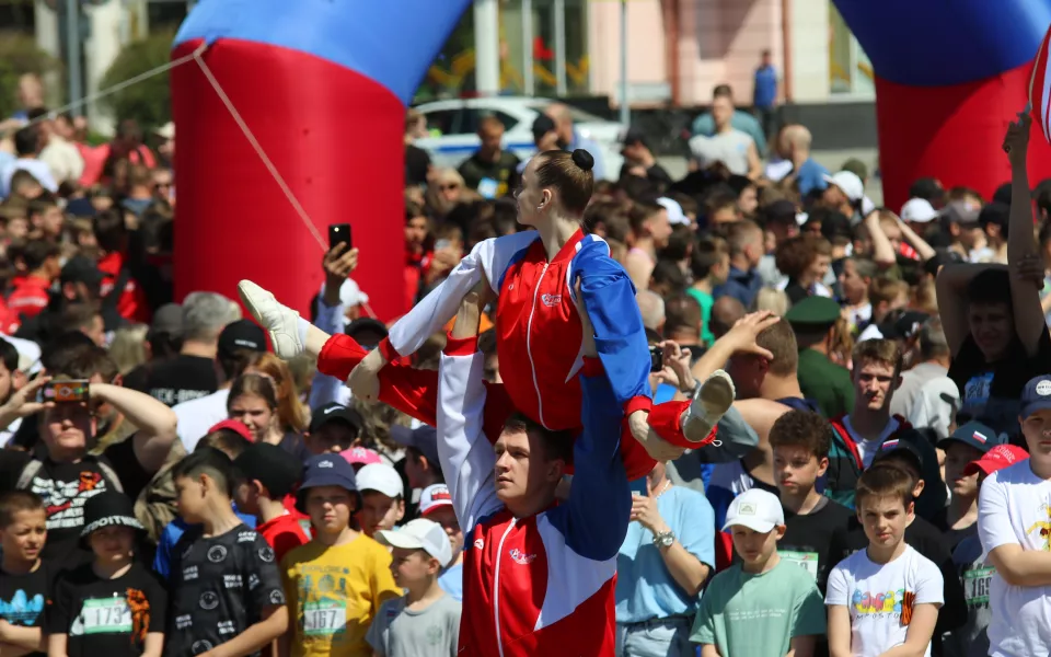 Барнаульцы празднуют День Победы и наслаждаются погодой. Фоторепортаж