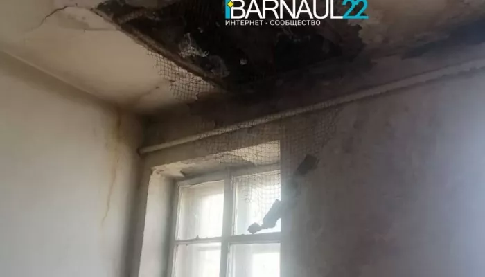 В Барнауле частично обрушился потолок в многоквартирном доме