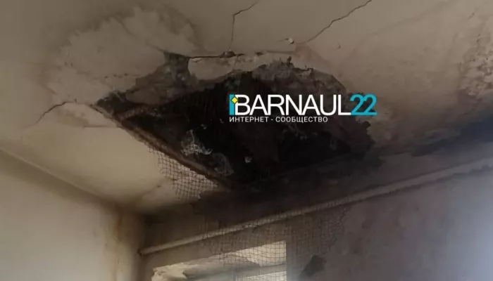 Прокуратура начала проверку после обрушения части потолка в барнаульской двухэтажке