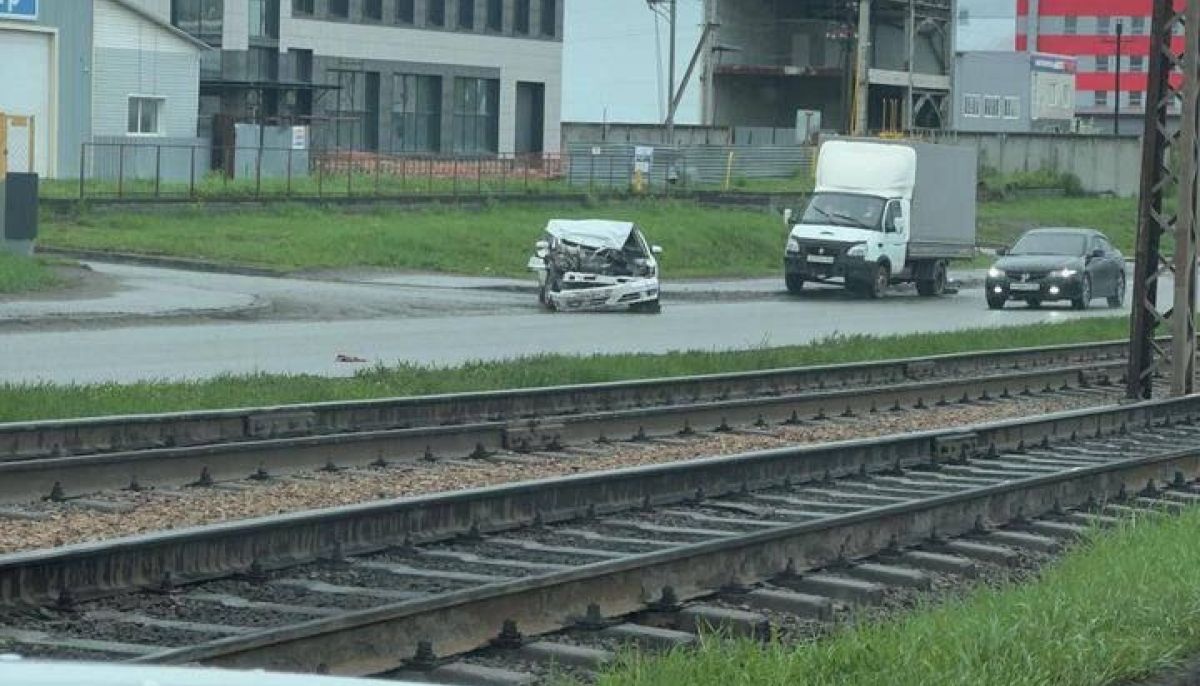 В Барнауле два человека пострадали в серьезном ДТП на Попова - Толк  15.05.2024