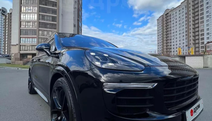 Панорамный Porsche Cayenne в керамике и бронепленке в Барнауле продают за 5 млн руб