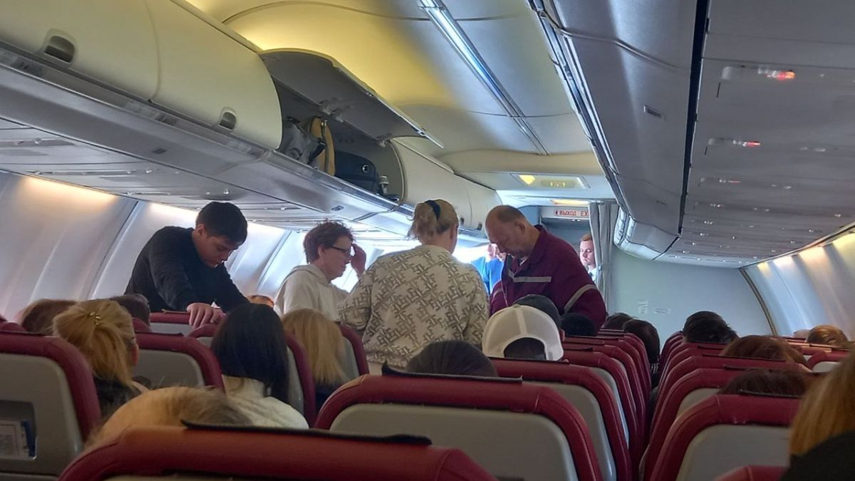 Инцидент на борту самолета Сочи — Барнаул