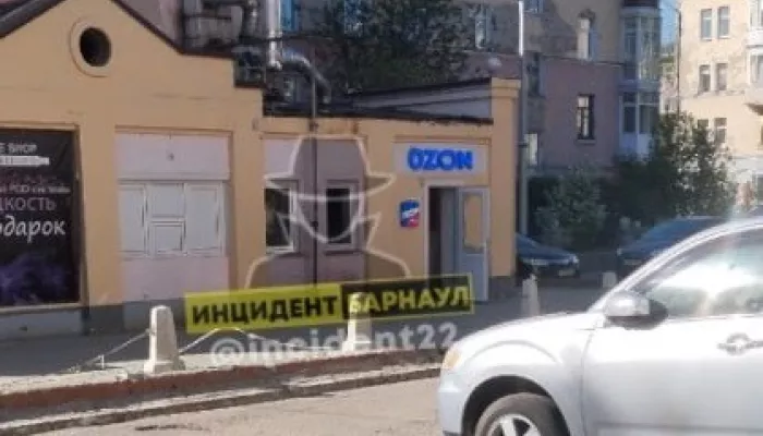 Соцсети: в Барнауле неизвестные вскрыли пункт выдачи заказов