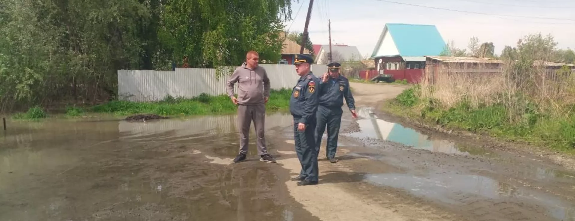 В Бийском районе поднимается вода: оперативные группы МЧС прибыли на место