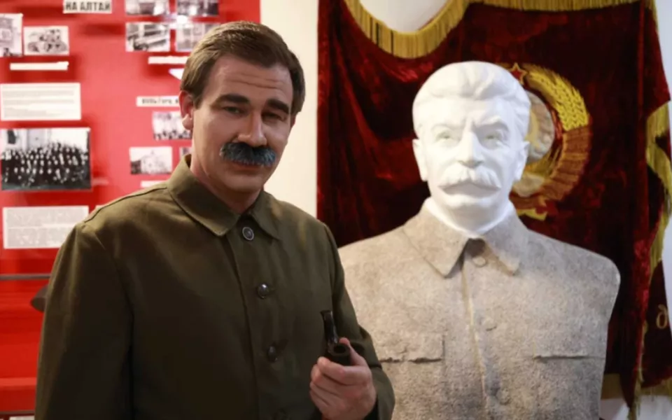 Барнаульские коммунисты в образе Сталина обратились к Собчак