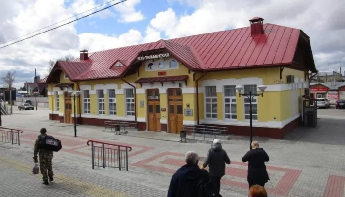 В Алтайском крае поезд насмерть переехал женщину, которая залезла под вагон