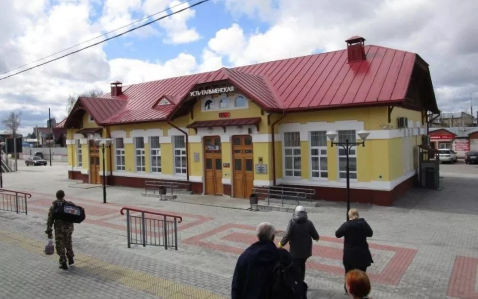 В Алтайском крае поезд насмерть переехал женщину, которая залезла под вагон