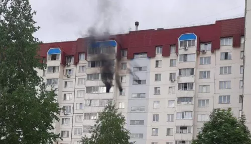 В Барнауле загорелась квартира в многоэтажке на улице Малахова