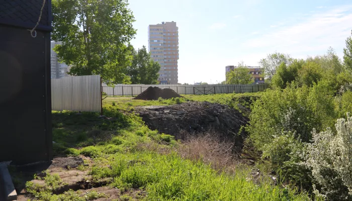 Меж трактом и оврагом. В Барнауле рядом с будущим парком готовят участок под ресторан