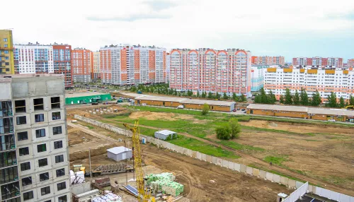 Море зелени, бассейн и дорожки. Когда в Барнауле откроется новый парк Четыре сезона