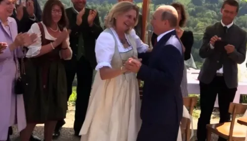 В Бийск приедет танцевавшая с Путиным экс-глава МИД Австрии Кнайсль