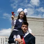 Прощание с детством: последние звонки отзвенели в школах Барнаула. Фото