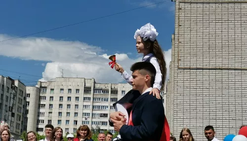 Последний звонок: красивые поздравления выпускникам, учителям и родителям