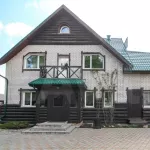 Большой дом с барной зоной и бильярдной продают за 14 млн рублей в Барнауле