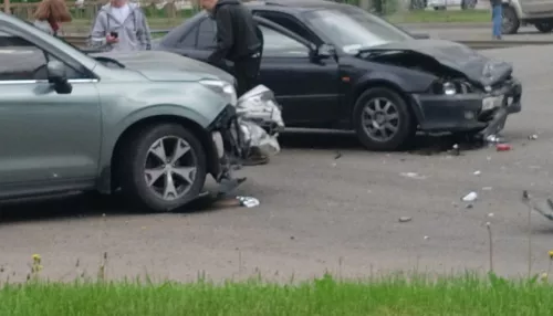 В Барнауле три автомобиля не поделили дорогу в Невском