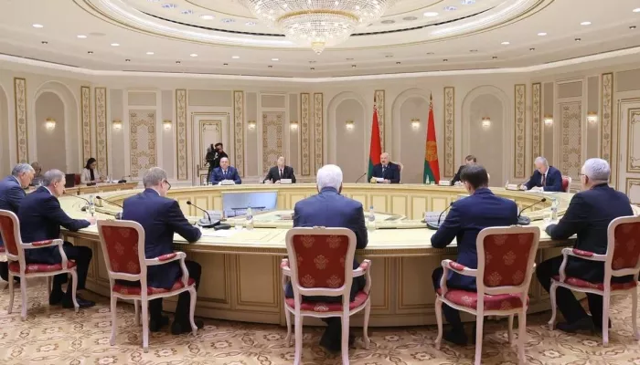 Президент Белоруссии встретился с Томенко и заявил о тесных связях с Алтаем