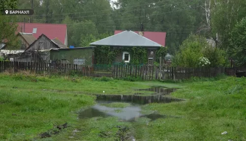 Нормально, терпим: барнаульский Затон помогают подтапливать дожди, но люди держатся