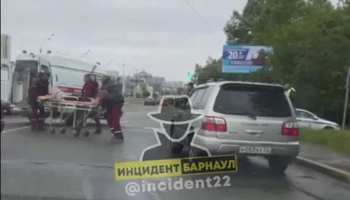 В Барнауле автомобиль сбил 14-летнего ребенка на пешеходном переходе