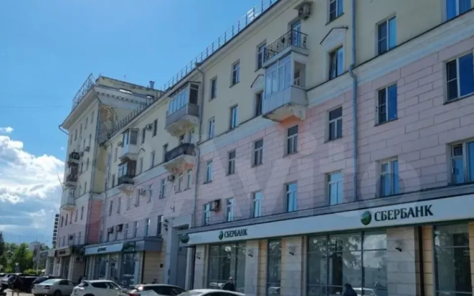 Трешку в сердце города, у Нулевого километра, продают в Барнауле за 6 млн рублей