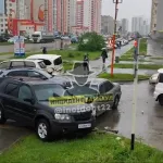 В Барнауле на пешеходном переходе столкнулись три авто