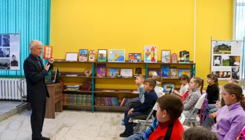 Больше трех тысяч школьников познакомились с алтайскими авторами