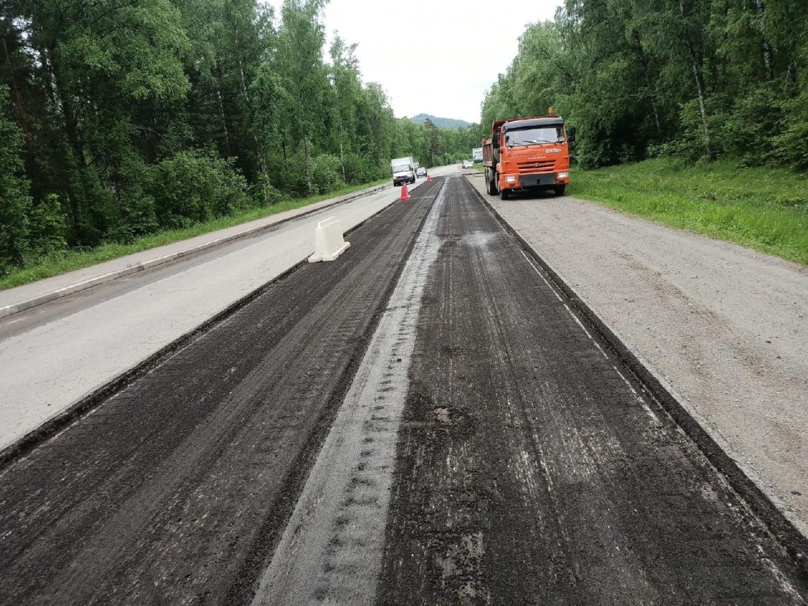 На Алтае к середине июля обновят туристическую дорогу от Аи до Бирюзовой  Катуни - Толк 31.05.2024