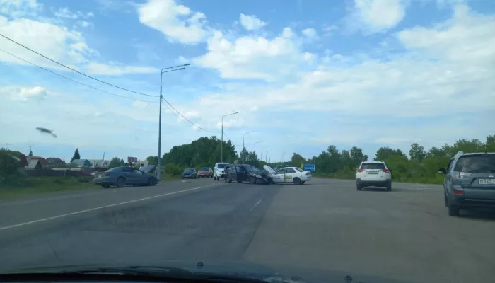 Массовое ДТП произошло 3 июня на Змеиногорском тракте в Барнауле