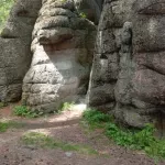 В Белокурихе популярный памятник природы очистили от творчества туристов-вандалов