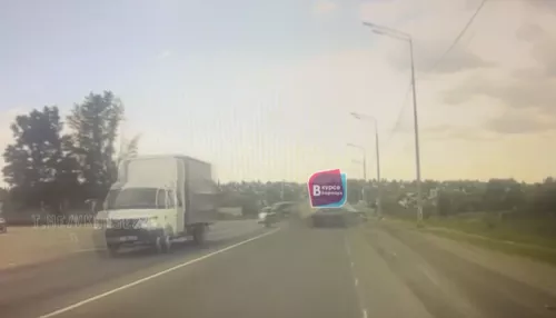 Момент массового ДТП на Змеиногорском тракте в Барнауле попал на видео