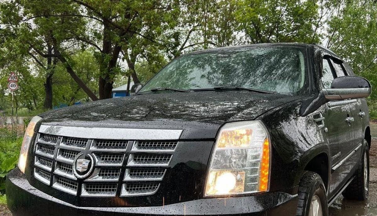 В Алтайском крае продают черный Cadillac Escalade с 409 