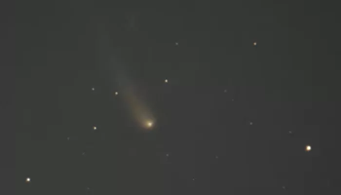 В небе над Бийском засняли движение свежеоткрытой кометы Цзыцзиньшань