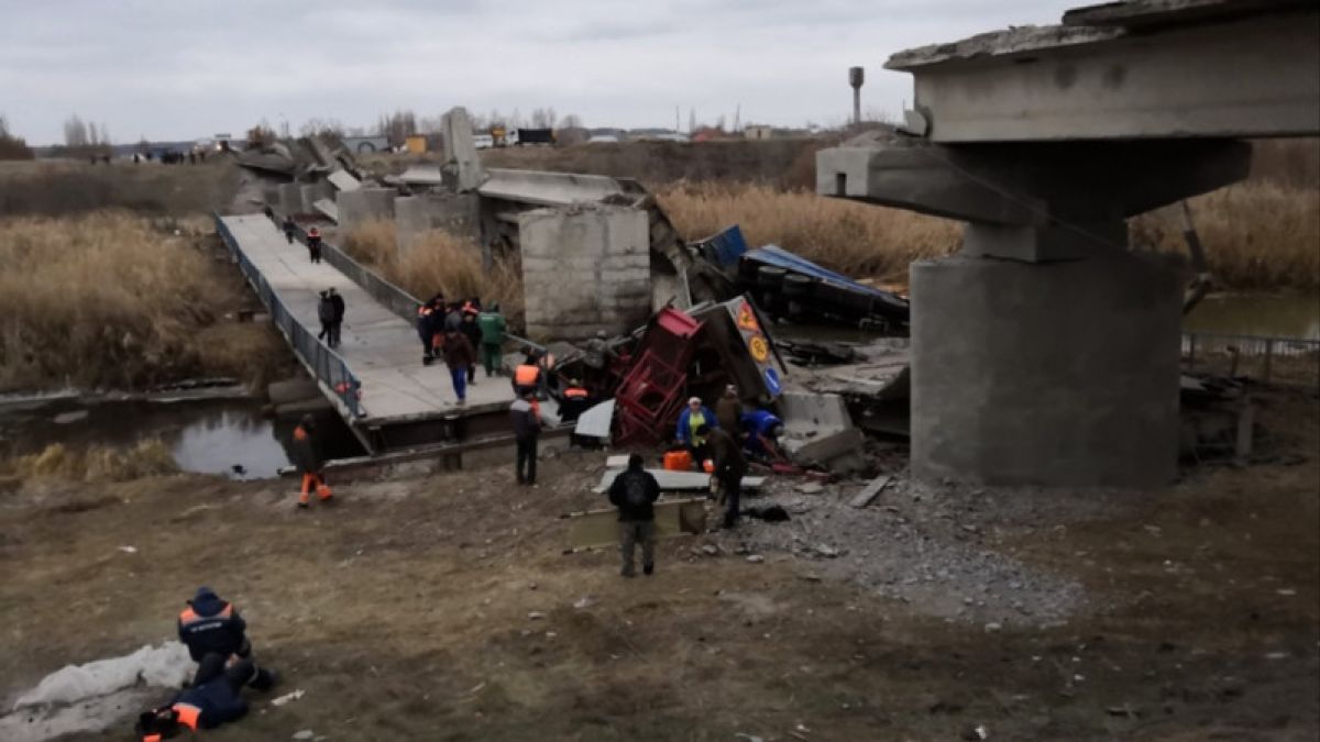 Шесть человек пострадали при обрушении моста в Воронежской области 