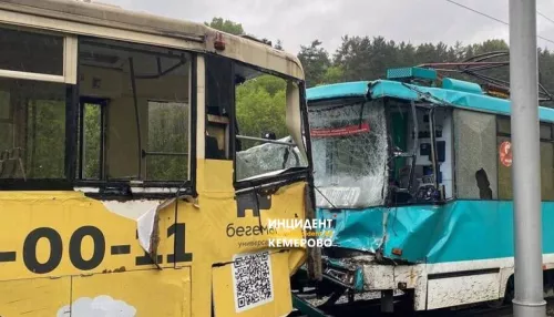 В Кемерове у трамвая отказали тормоза, пострадали 67 человек: подробности ЧП