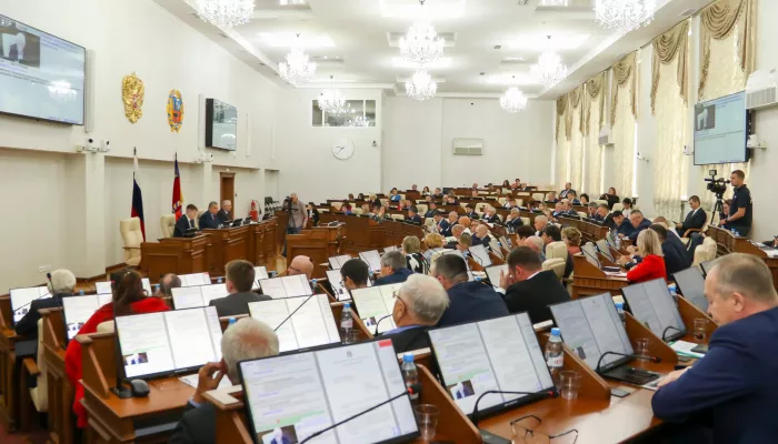 Пятерка самых медийных депутатов АКЗС в начале лета: рейтинг