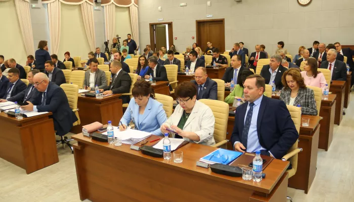 Кто из депутатов Барнаульской гордумы вырвался в топ самых медийных