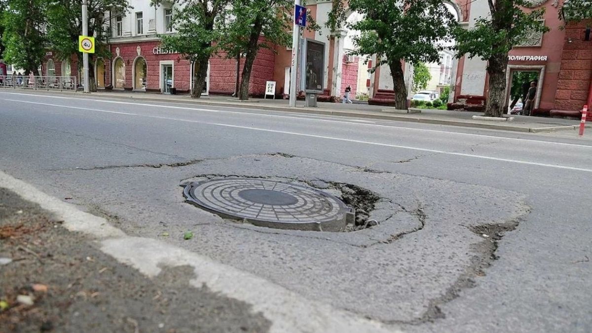Глава Барнаула раскритиковал руководство водоканала за состояние колодцев в центре города