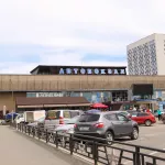 Краевые власти требуют снести платную стоянку рядом с барнаульским автовокзалом