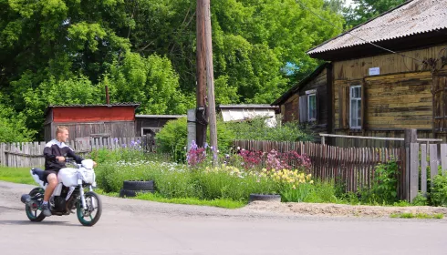 Частный дом в конце тоннеля. Где бы мог пройти автокоридор под ж/д путями в Барнауле