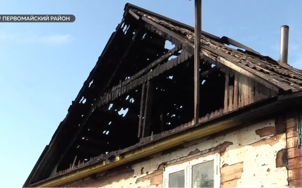 Многодетная семья из Алтайского края чудом спаслась из пожара
