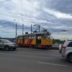 В Барнауле утром трамвай № 7 сошел с рельсов у ТРЦ Пионер