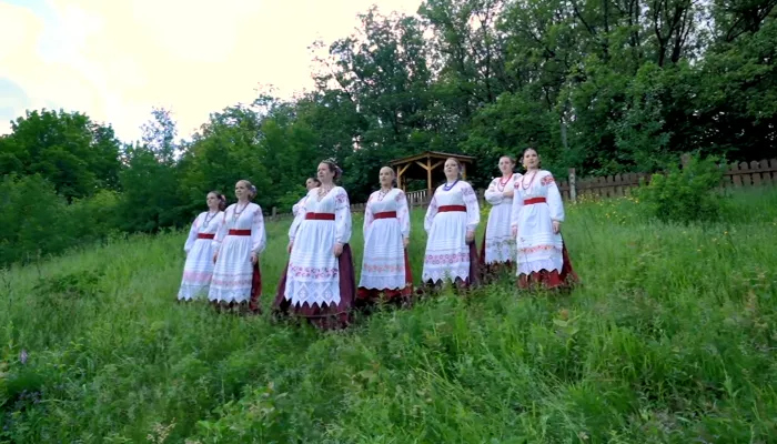 Алтайские певцы ко Дню России спели Красное солнышко для Всероссийской акции