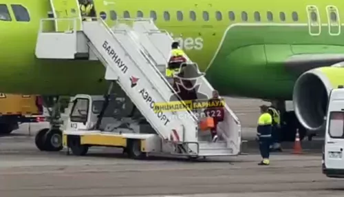 Пассажиру самолета Москва – Барнаул стало плохо на борту